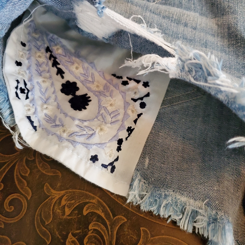 Harper Embroidery Pocket Distressed Short - Picture 3 of 10